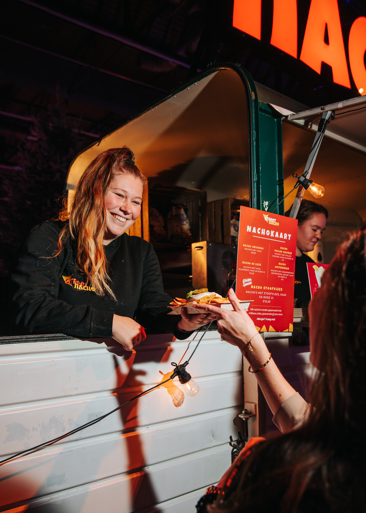 Verse nacho's in de paardentrailer van Street Nacho